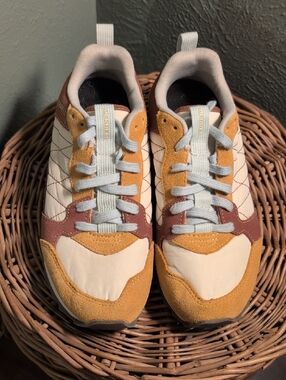 Merrell Women's Cream and Brown Low-Top Performance Sneaker